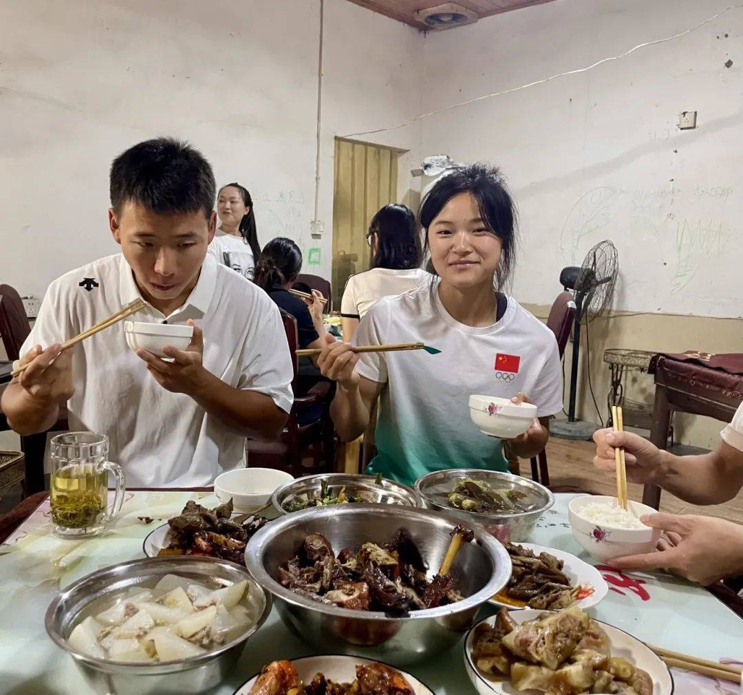 小时的时间, 日上午, 一支主火炬 小时的时间, 日上午, 一支主火炬