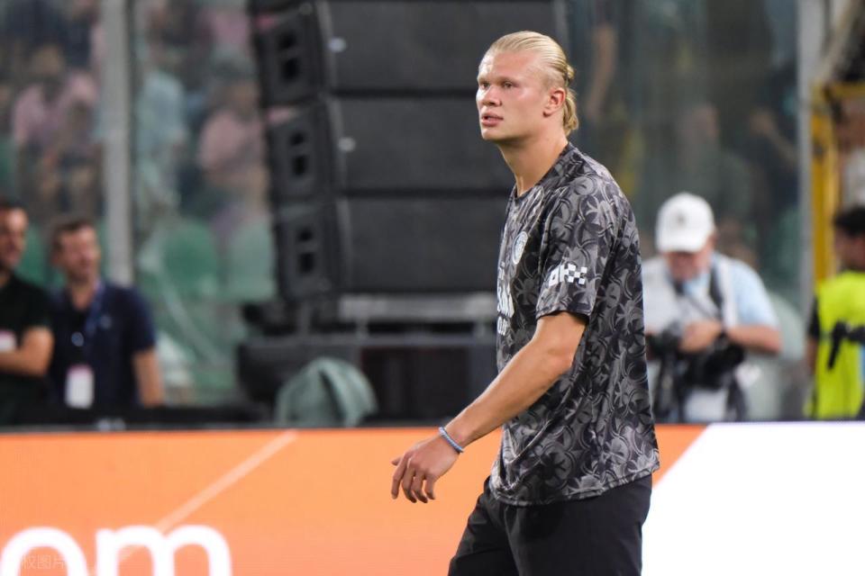 员的表现评, 胡桑诺夫 员的表现评, 胡桑诺夫