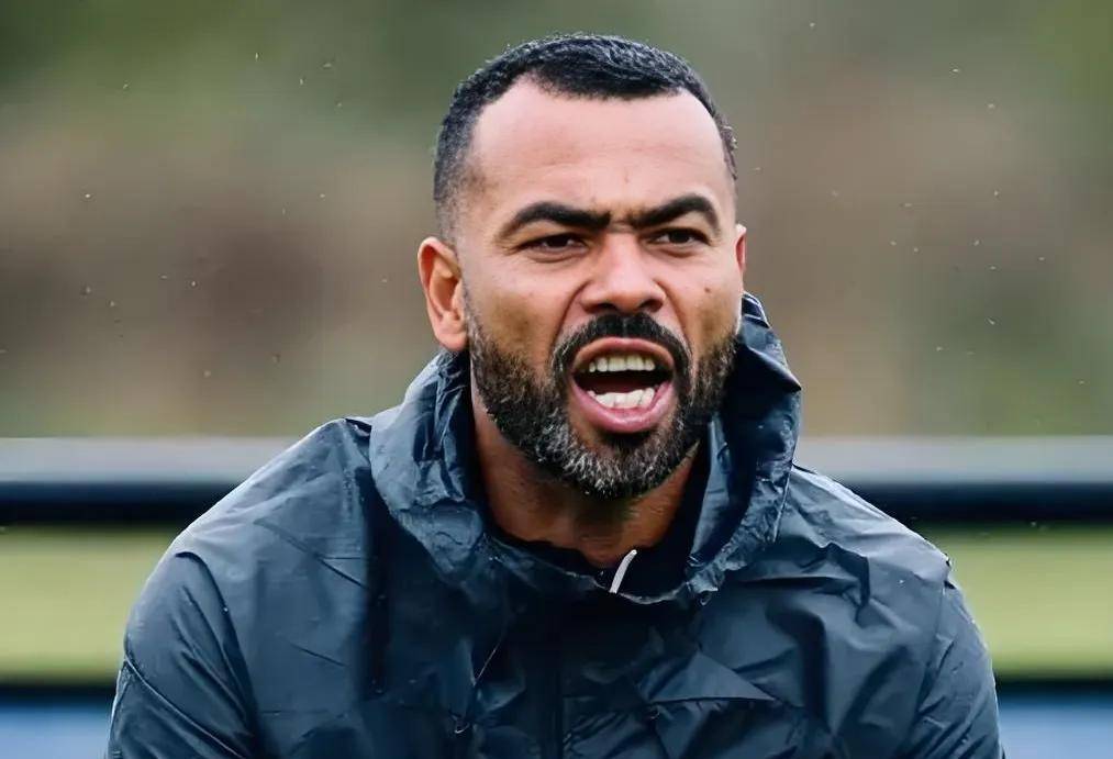 Cashl, img, 片并肩而立